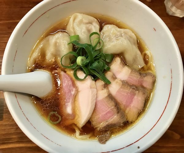 「手打ちわんたんめん＋茨城産ハーブ豚のちゃーしゅー」@らーめん かねかつの写真