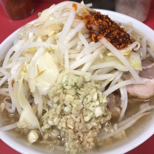 「小ラーメン麺少なめニンニク野菜ラー油」@ラーメン二郎 千住大橋駅前店の写真