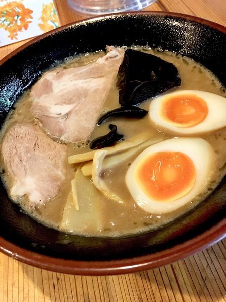 「超濃厚トンコツ玉子 麺半分」@麺匠 克味の写真