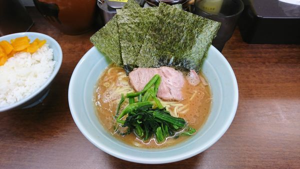 「ラーメン 650円＋無料ライス♪」@横浜らーめん 武蔵家 池袋店の写真