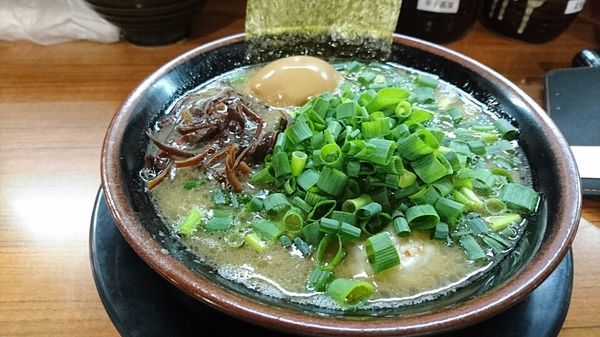 「ねぎラーメン（味たま+替えごはん）＠１１５０円」@博多長浜らーめん ぼたんの写真