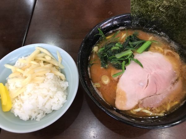 「ラーメン 700円+ライス100円」@杉田家 千葉祐光店の写真
