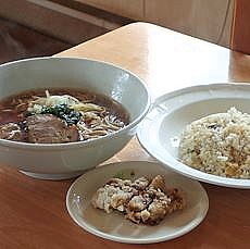 「ラーメンセット800円＋餃子300円」@中華食房 みやのの写真