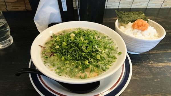 「ネギたまラーメン+ランチ時の明太ご飯　＠１０３０円」@博多ラーメン ごたるの写真