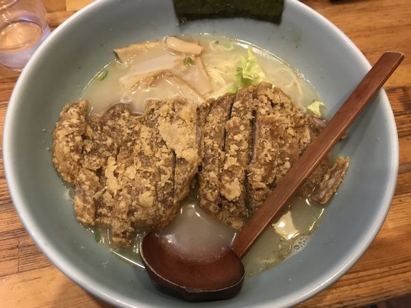 「お肉がでっかいパーコーメン」@しあわせラーメン 金の糸の写真