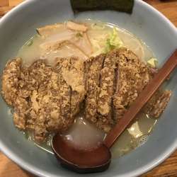 お肉がでっかいパーコーメン