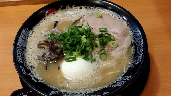 「らーめん＋味玉子」@博多一幸舎 池袋東口店の写真