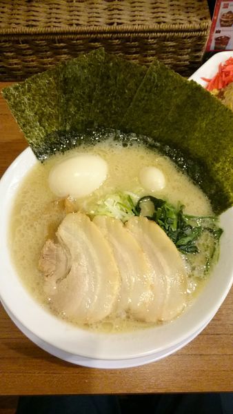 「特 豚骨塩ラーメン  ９５０円」@富意家の写真