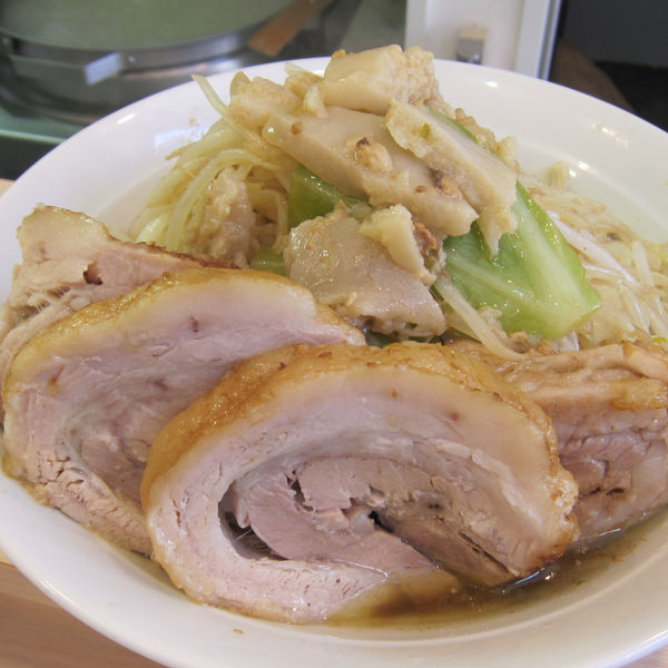 「ラーメン 700円 + ぶた 100円（野菜・脂）」@麺屋 味方の写真