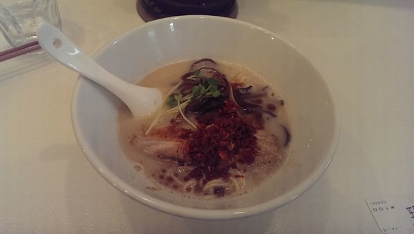 「潮洲海老辛味とんこつラーメン，替玉W」@らーめん とん駒の写真