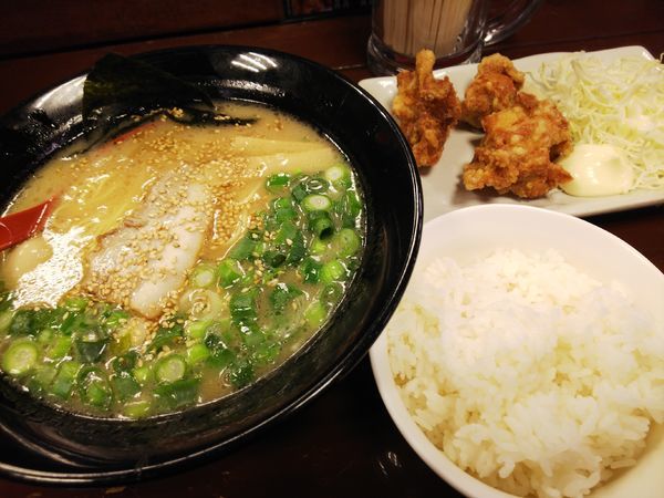 「圓山ラーメン＋唐揚げセット」@圓山ラーメンの写真
