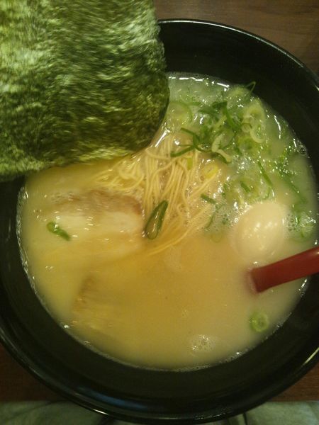 「煮玉子ラーメン（博多ラーメン）」@博多ラーメン 本丸亭 東海通店の写真