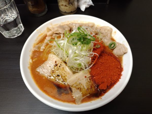 「辛口ガチ味噌肉ソバ大盛り＋ごはん小＋チャーシュー（小）」@辛口肉ソバ ひるドラ 日本橋店の写真