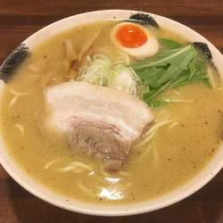 鷄白湯らーめん(800¥)