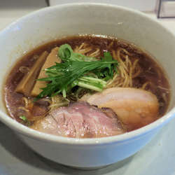 ８０（ハチマル）ラーメン800円、９０（キュウマル）ラーメン