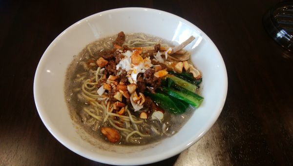 「汁無し黒ごま担々麺」@お食事処 モチマルの写真