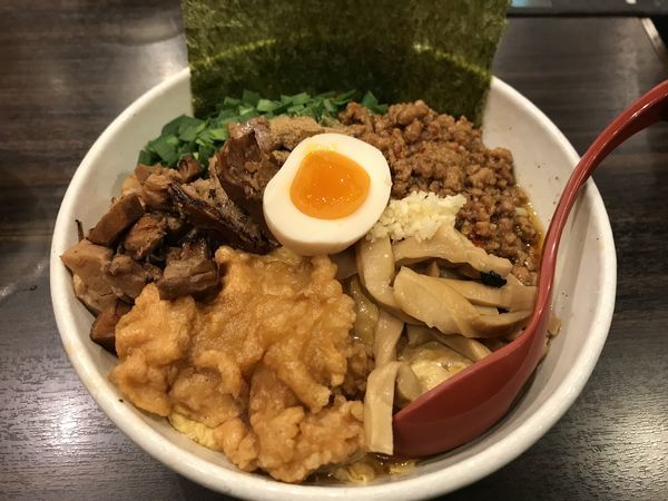 「半熟台湾まぜそば【全部のせ、大盛】」@究極の北京飯・らーめん 半熟堂の写真