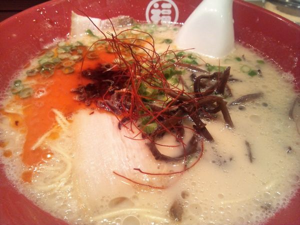 「赤辛々ラーメン+唐揚げ×2+替え玉」@豚骨らーめん 福の軒 秋葉原店の写真