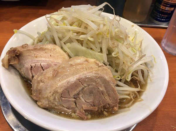 「小ラーメン（650円）ヤサイニンニク＋餃子（無料サービス）」@麺屋穴場の写真