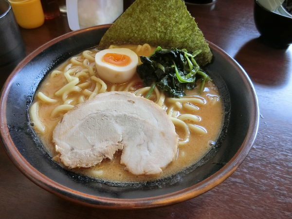 「豚骨味噌ラーメン」@横浜家系ラーメン 宮本商店 日立相田店の写真