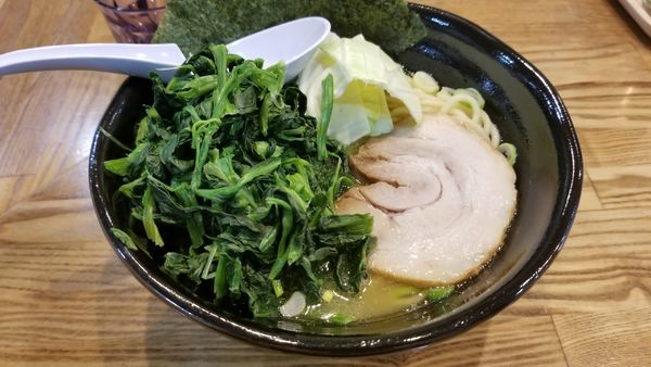 「豚骨塩　並　ほうれん草トッピング」@らあめん 万咲 松本店の写真