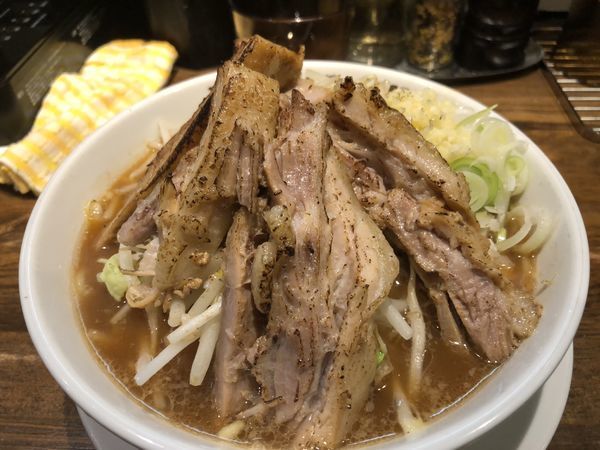 「本気の炙り焼豚そば（980円）」@本気の焼豚 プルプル食堂の写真