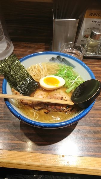 「塩880円に炙りチャーシュー280円」@AFURI 横浜ジョイナス店の写真