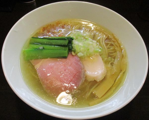 「塩らぁ麺　750円」@らぁ麺 すぎ本の写真