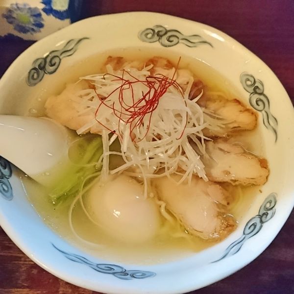 「鶏そば玉子入り+鶏チャーシュー　910（だったと思う）」@麺・酒処 ぶらりの写真