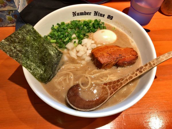 「濃厚らーめん煮干し」@麺Dining Number Nine 09の写真