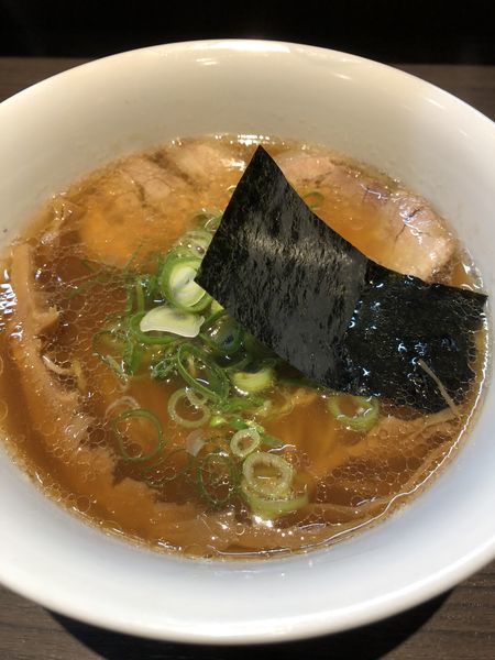 「醤油らぁ麺」@支那そばや 本店の写真