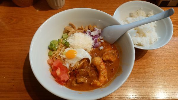 「【4月限定】海老カレーまぜそば＋小ライス」@神田らぁめん 悠 HARUKAの写真