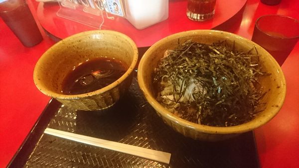「肉そば」@なぜ蕎麦にラー油を入れるのか。 池袋本店壬生の写真