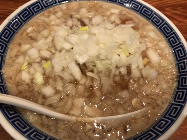 「背脂煮干し醤油750円+タマネギ50円」@神保町 可以の写真