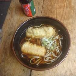 かけそば ちくわ天にソーセージ天