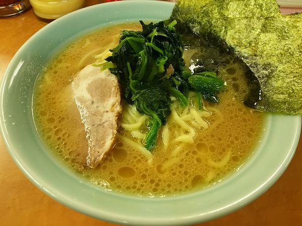 「ラーメン　中盛（２４０ｇ）」@横浜ラーメン 町田家 新百合ヶ丘店の写真