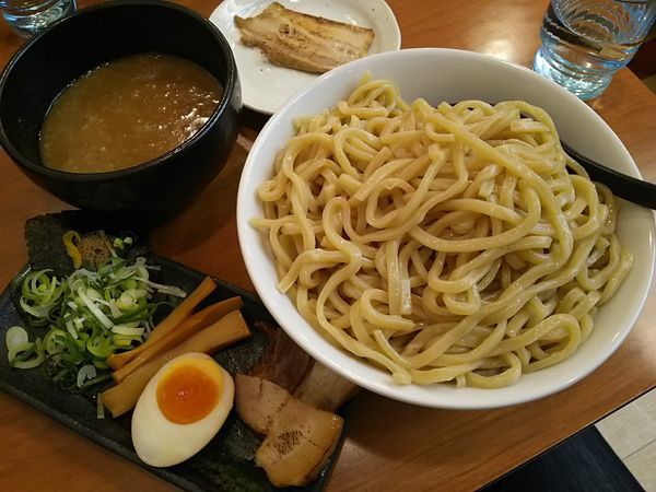「超濃厚魚介とんこつつけ麺 (特盛:無料) +チャーシュー:㋗」@ラーメン 春樹 多摩カリヨン館店の写真