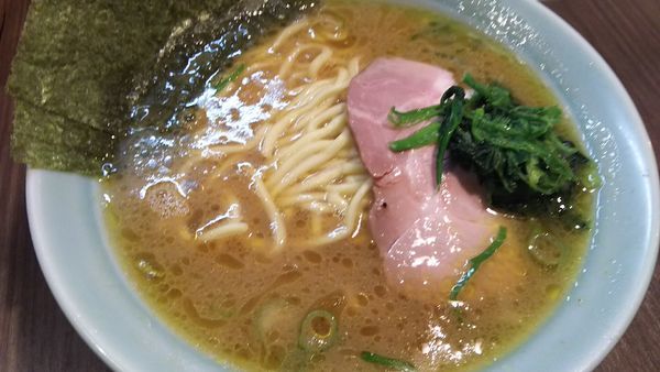 「醤油豚骨ラーメン(並)￥700」@介一家 山手店の写真