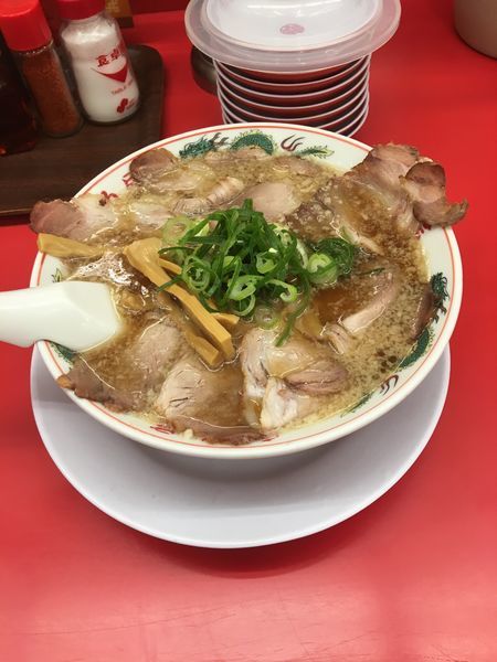 「肉入りラーメン  背脂多め」@ラーメン魁力屋 鶴川店の写真