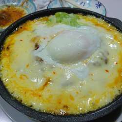 チーズカレー麻丼 650円 他いろいろ