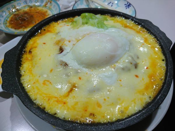 「チーズカレー麻丼 650円 他いろいろ」@ラーメン太郎の写真