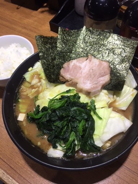 「ラーメン並（ヤワ）650円　＋キャベツ100円」@麺家 黒の写真