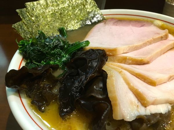 「チャーシューめん（もも肉）＋キクラゲ ＋ ライス（サービス）」@らーめん飛粋の写真