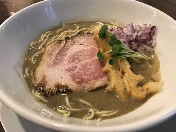 「限定:煮干しが苦手な人は食べてはいけないらあめん＋味付半替玉」@ろく月の写真