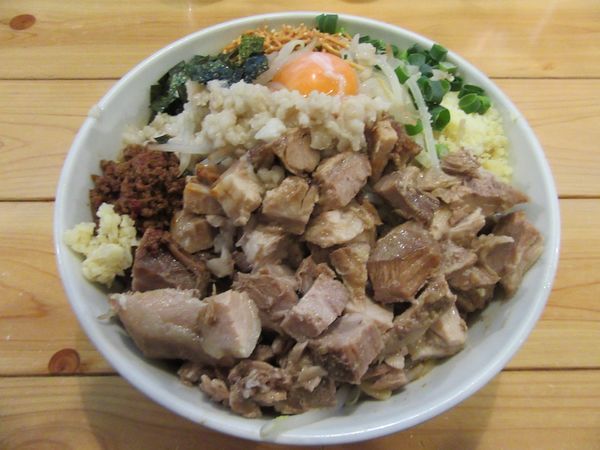 「ジャンク盛り大盛・肉どっさり(1320円)」@活龍まぜそば専門 天地の写真