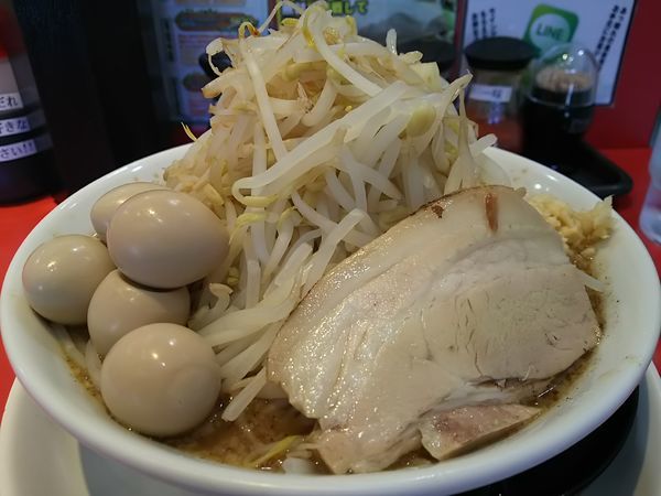 「らーめん　※にんにく、でら盛（野菜マシ）：無料　＋うずら：㋗」@麺屋あっ晴れ 堀田店の写真