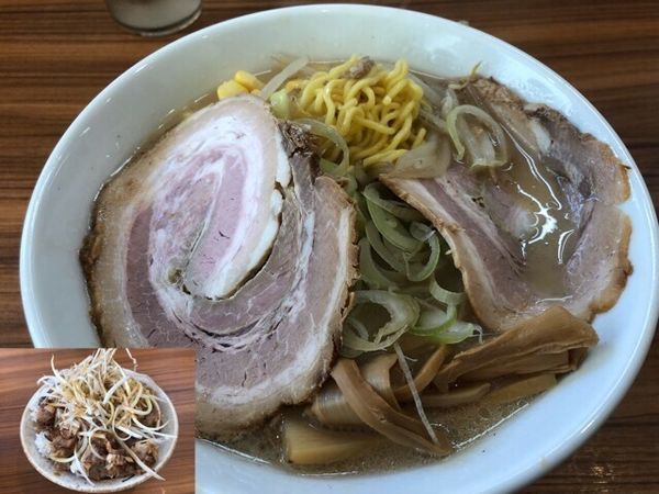 「塩らぁめん700円、チャーシュー丼350円」@旭川らぁめん としまるの写真