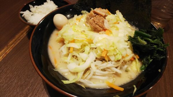 「ベジタブル＋替え玉」@横濱家系ラーメン 壱角家 川越店の写真