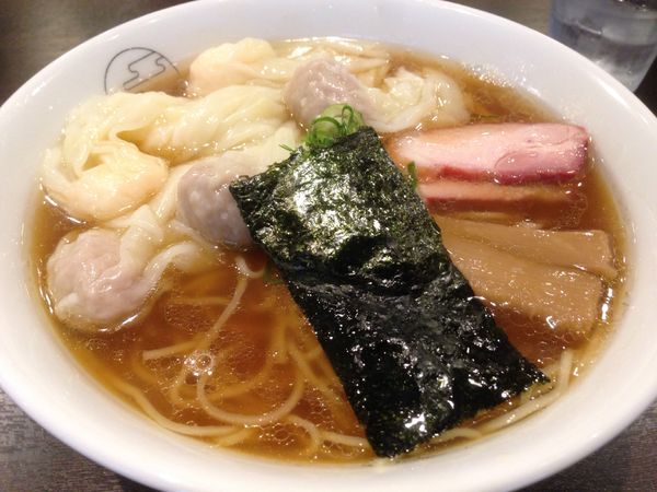 「ワンタン麺 黒だし」@八雲の写真