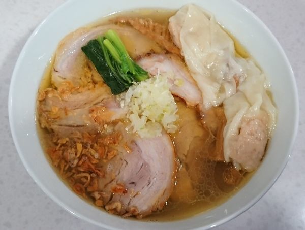 「【限定】想いの塩らぁ麺＋金華豚チャーシュー＋ワンタン」@ラーメン星印の写真